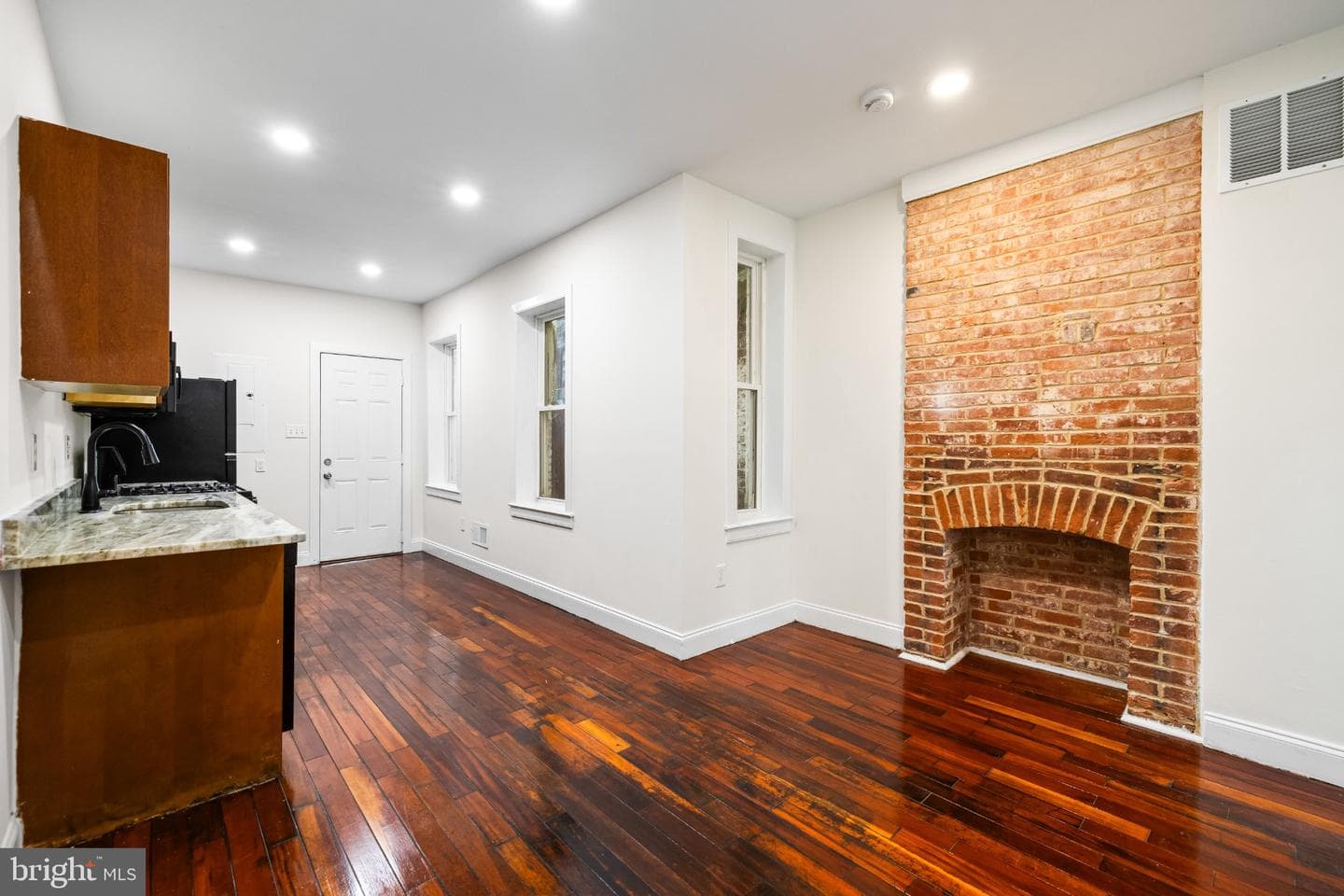 2822 Frederick Avenue photo 8