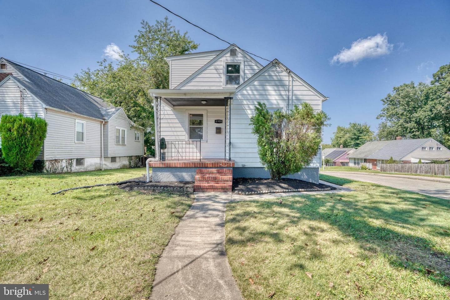 4906 Grindon Avenue photo 2