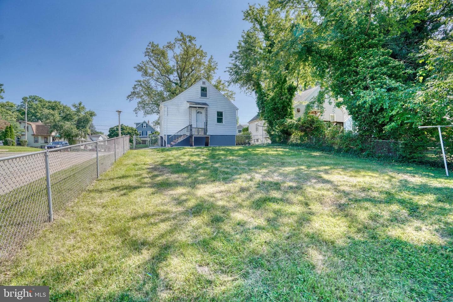 4906 Grindon Avenue photo 3