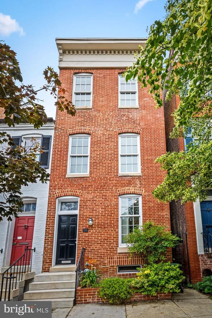 112 Montgomery Street photo 2