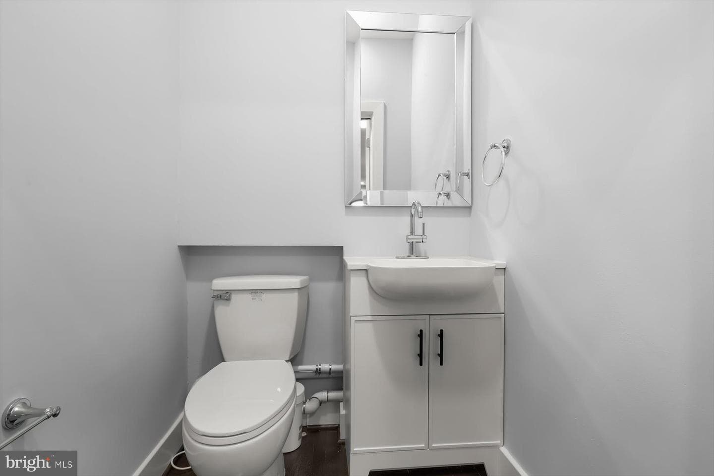 1728 E 32nd Street photo 23