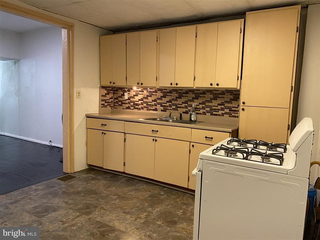 1321 James Street photo 3