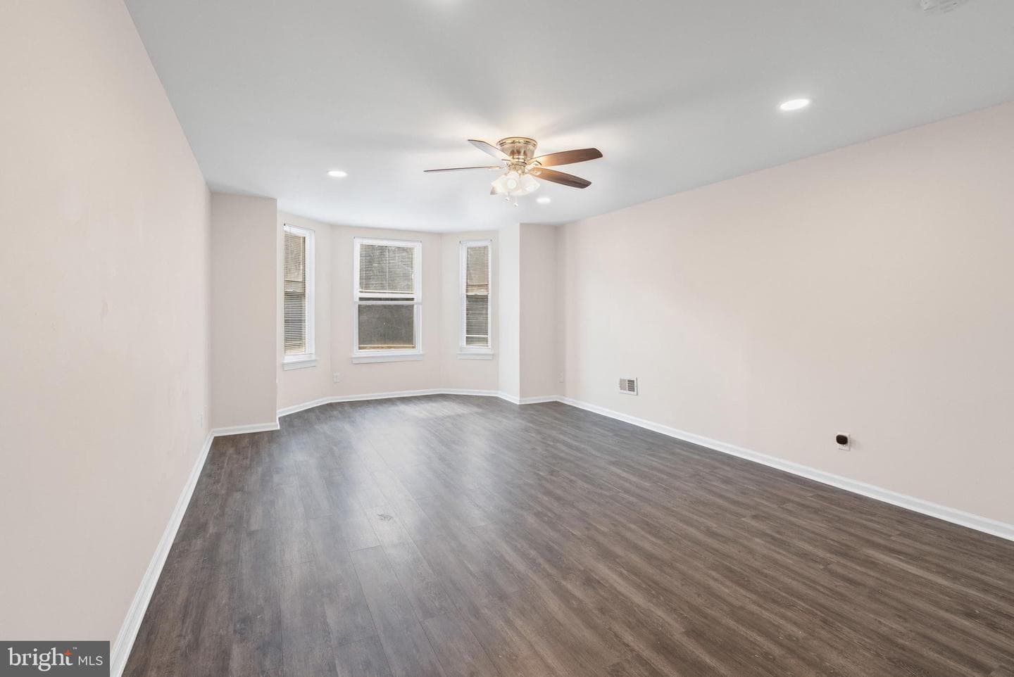 2217 Linden Ave photo 18