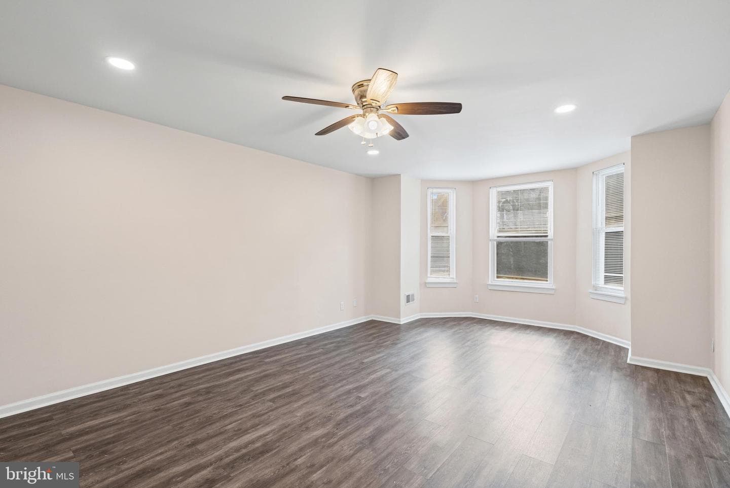 2217 Linden Ave photo 20