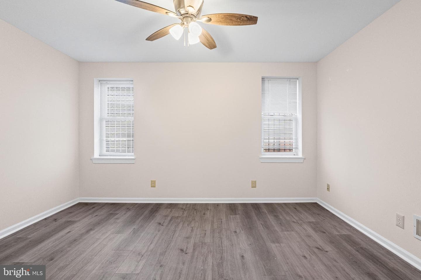 2217 Linden Ave photo 21