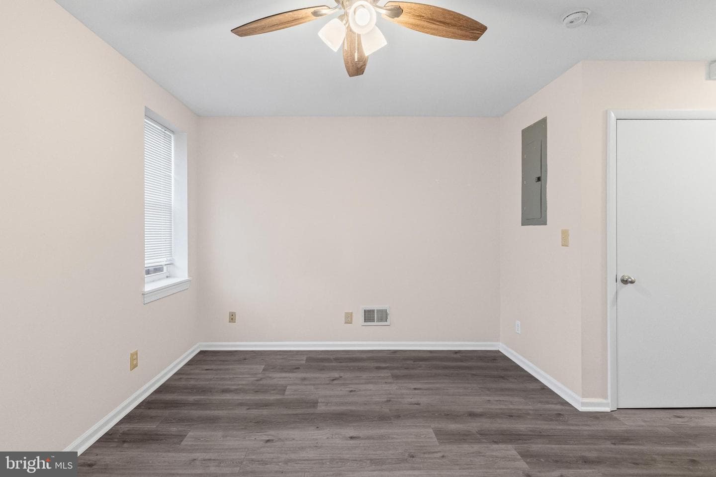 2217 Linden Ave photo 23