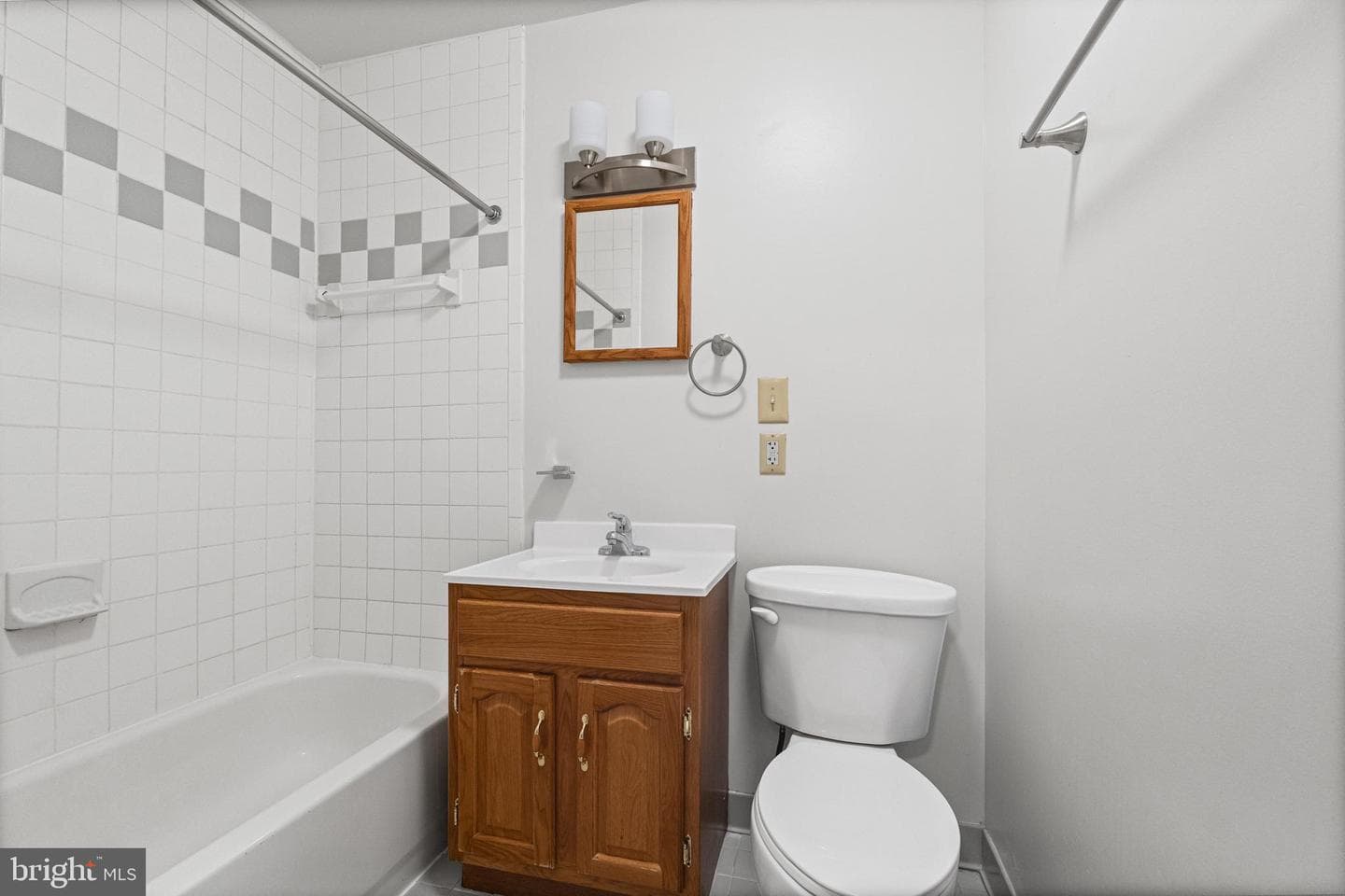 2217 Linden Ave photo 29