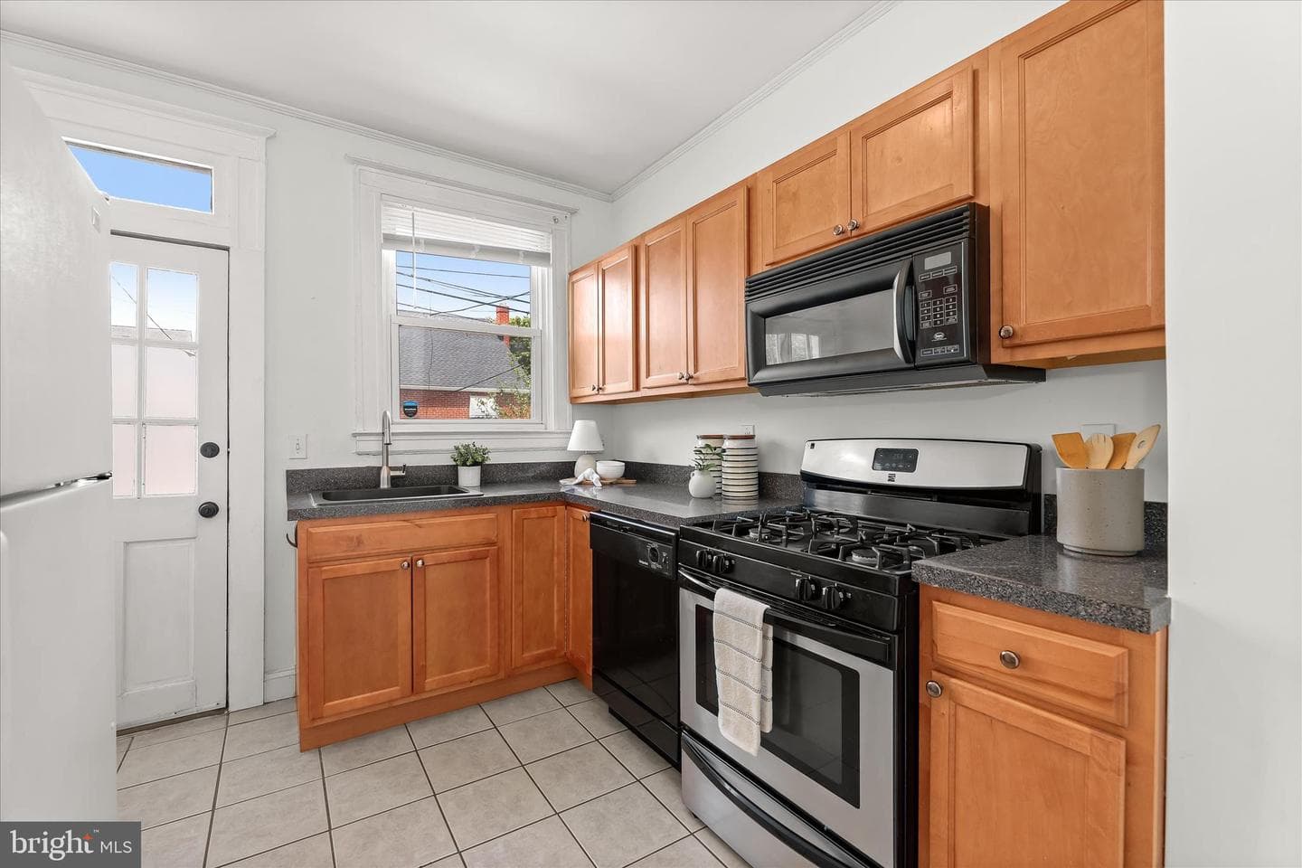 4442 Newport Avenue photo 10