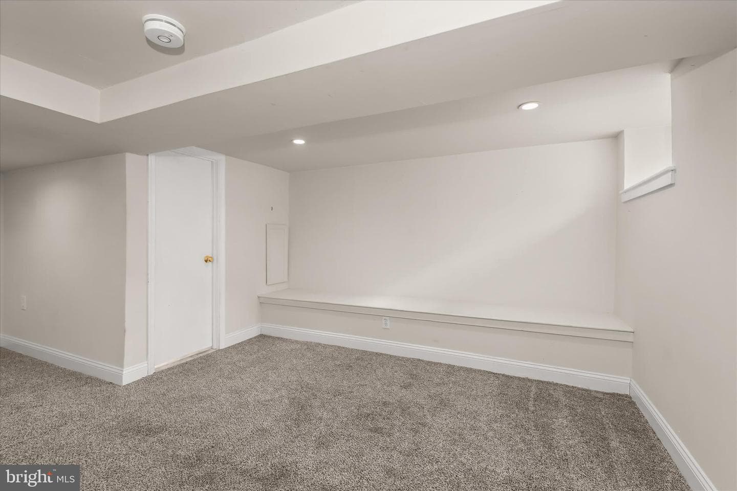 4442 Newport Avenue photo 21