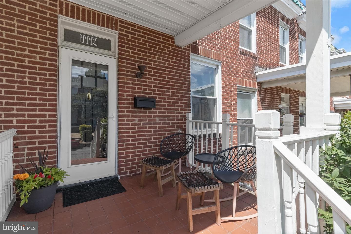 4442 Newport Avenue photo 3