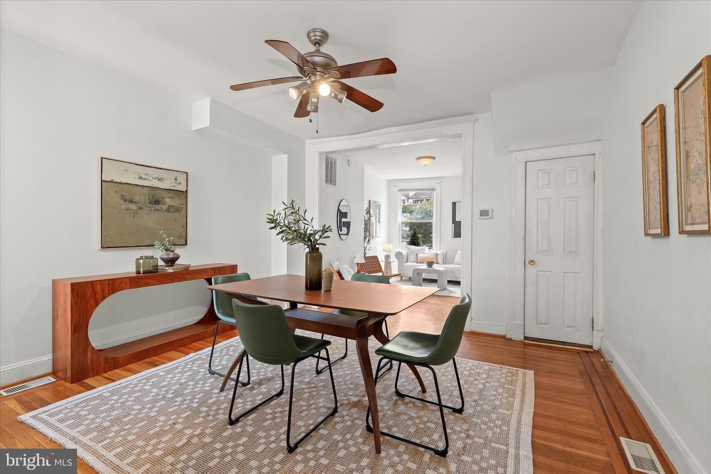 4442 Newport Avenue photo 9