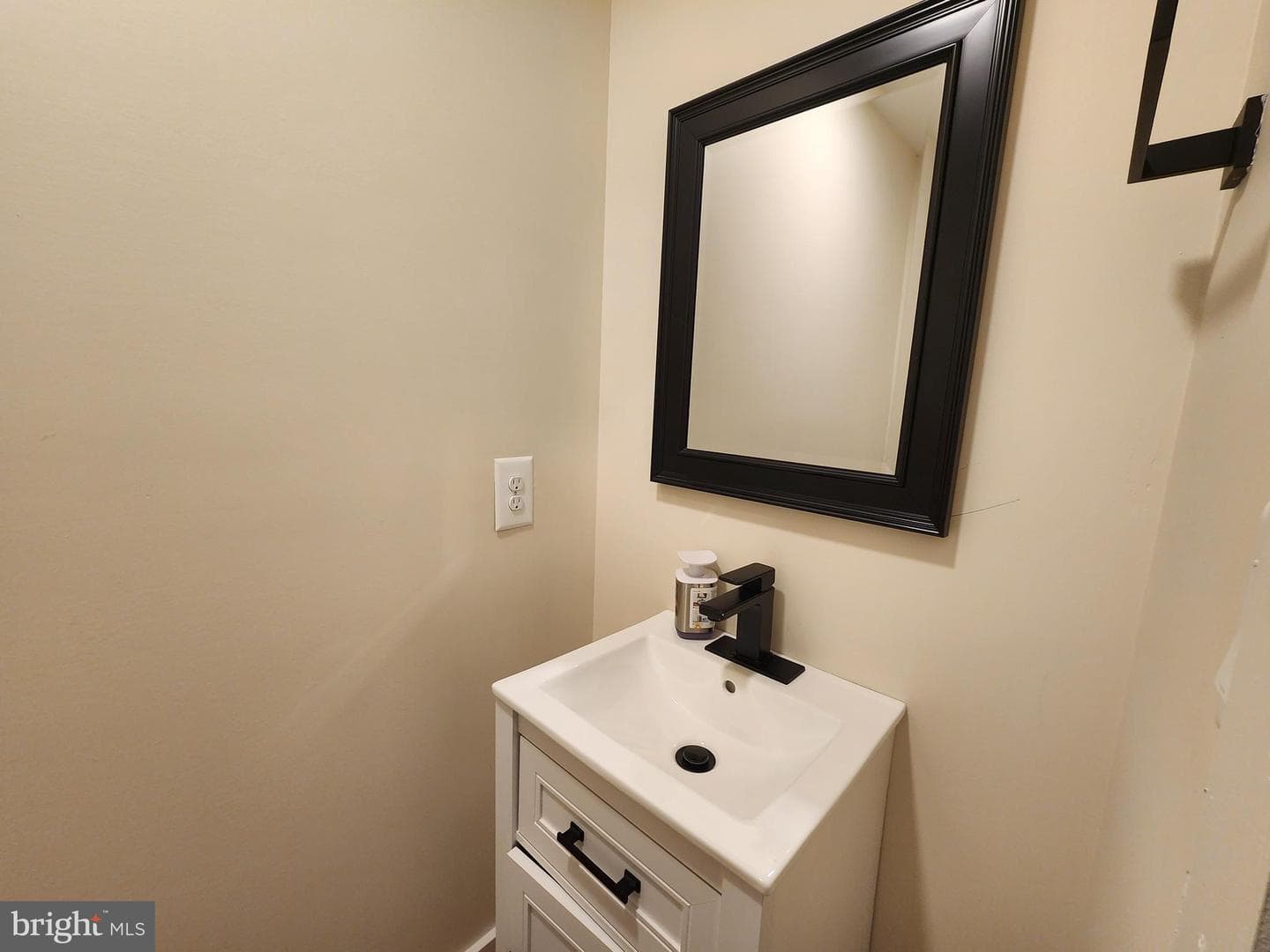 1347 Herkimer Street photo 7