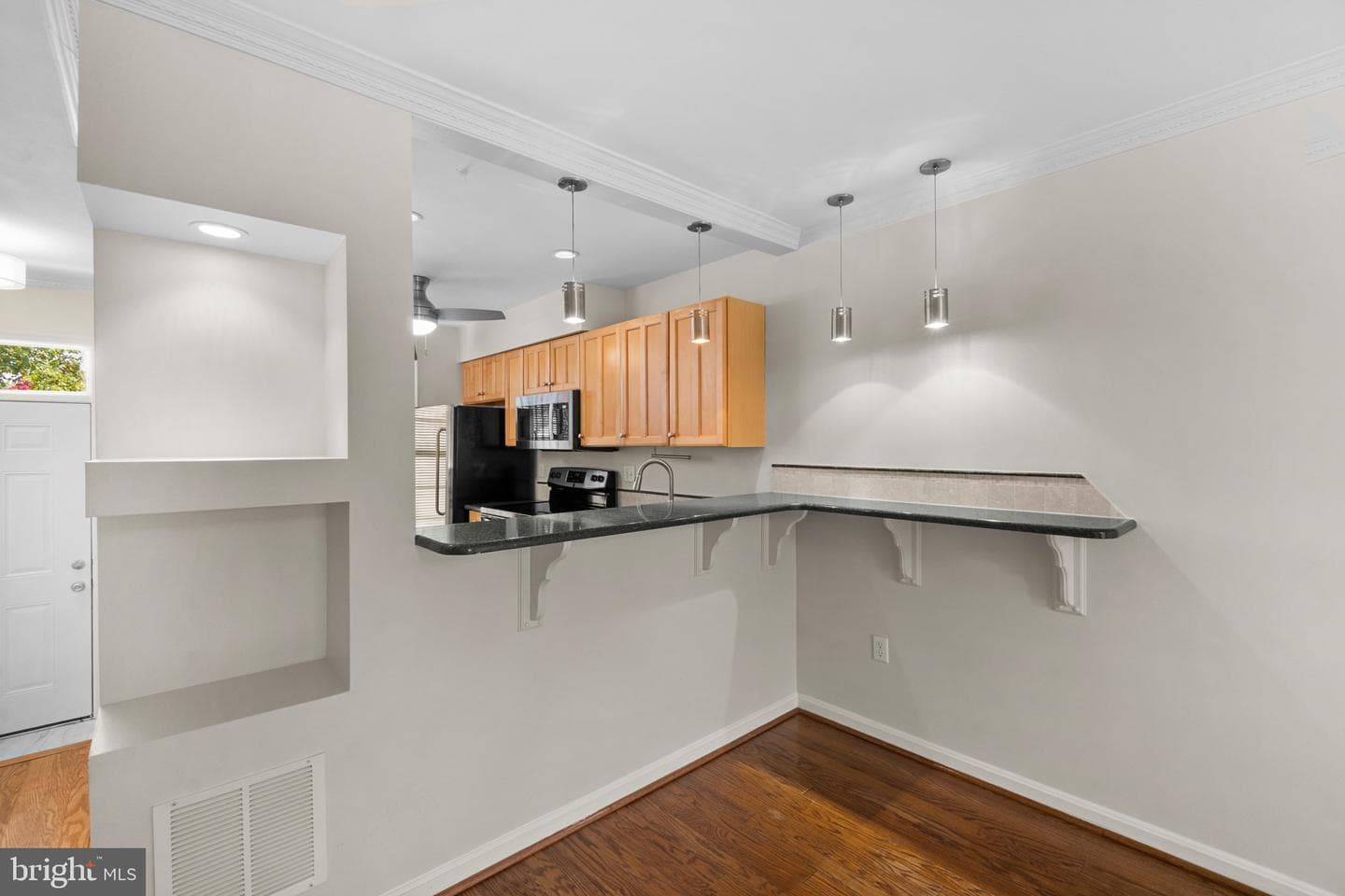 1104 S Streeper Street photo 11