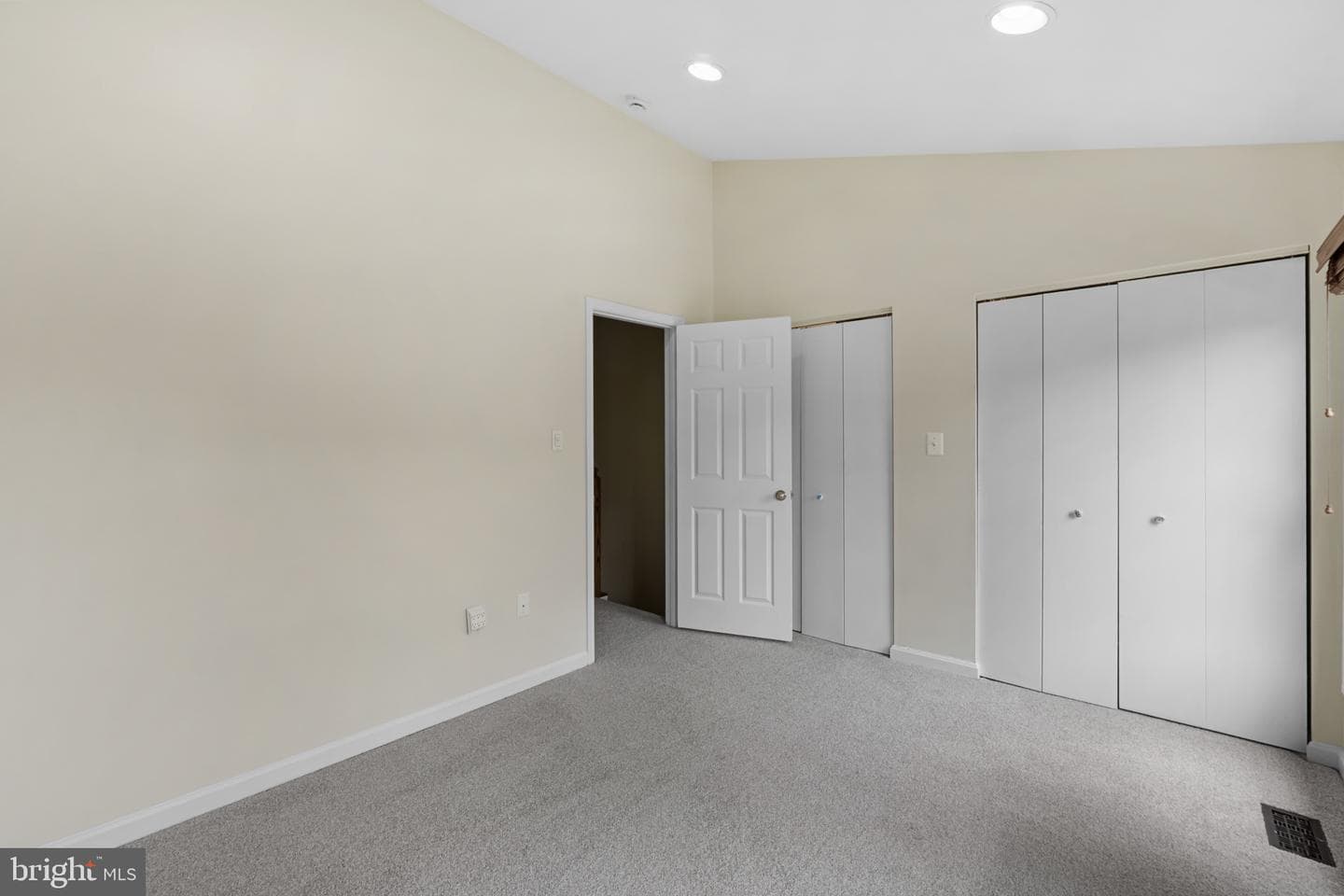 1104 S Streeper Street photo 24
