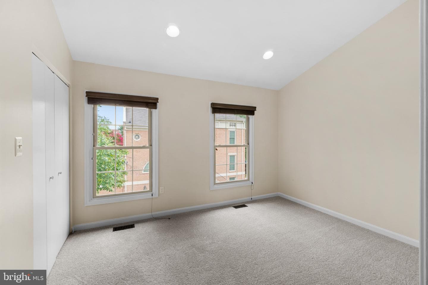 1104 S Streeper Street photo 25
