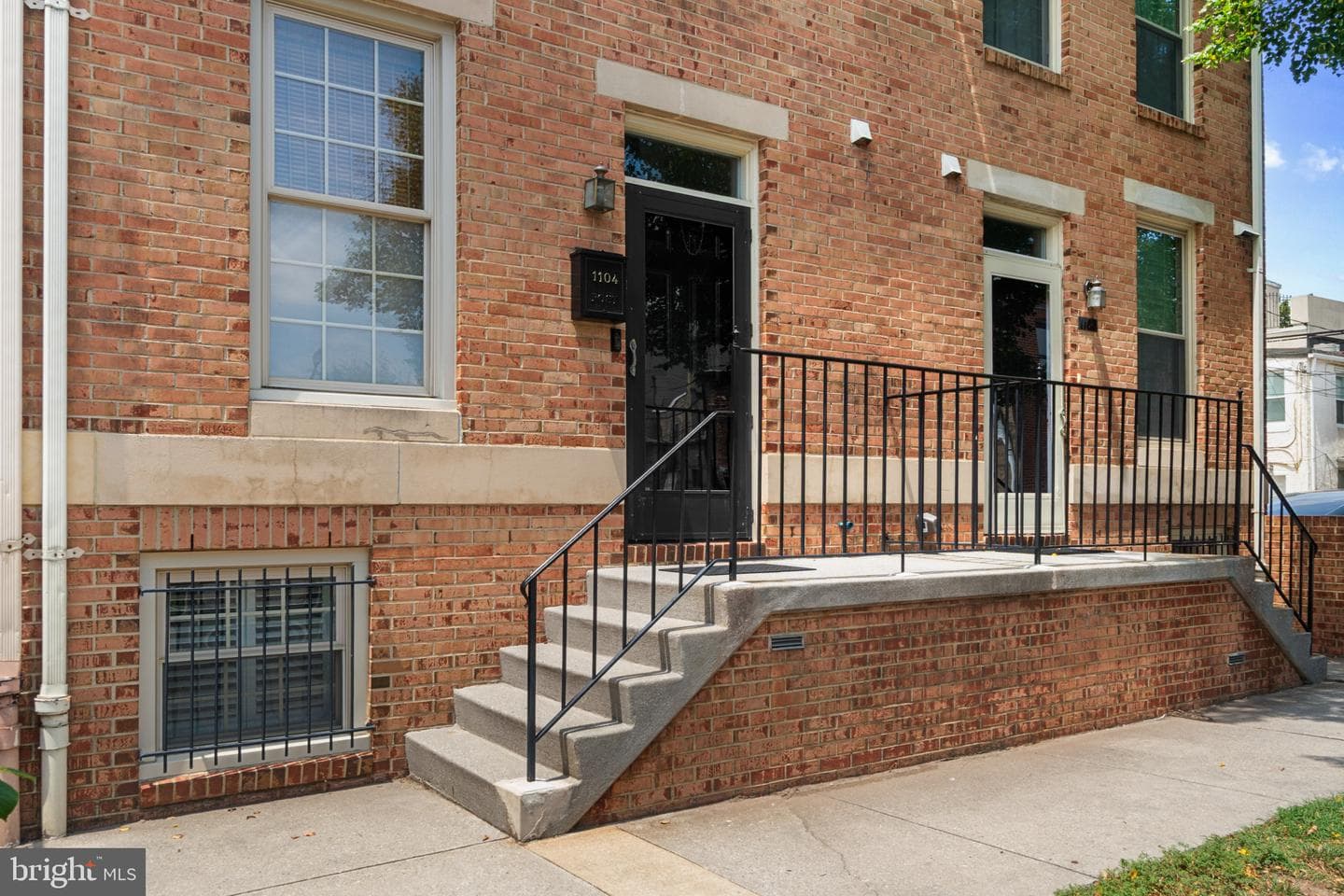 1104 S Streeper Street photo 4