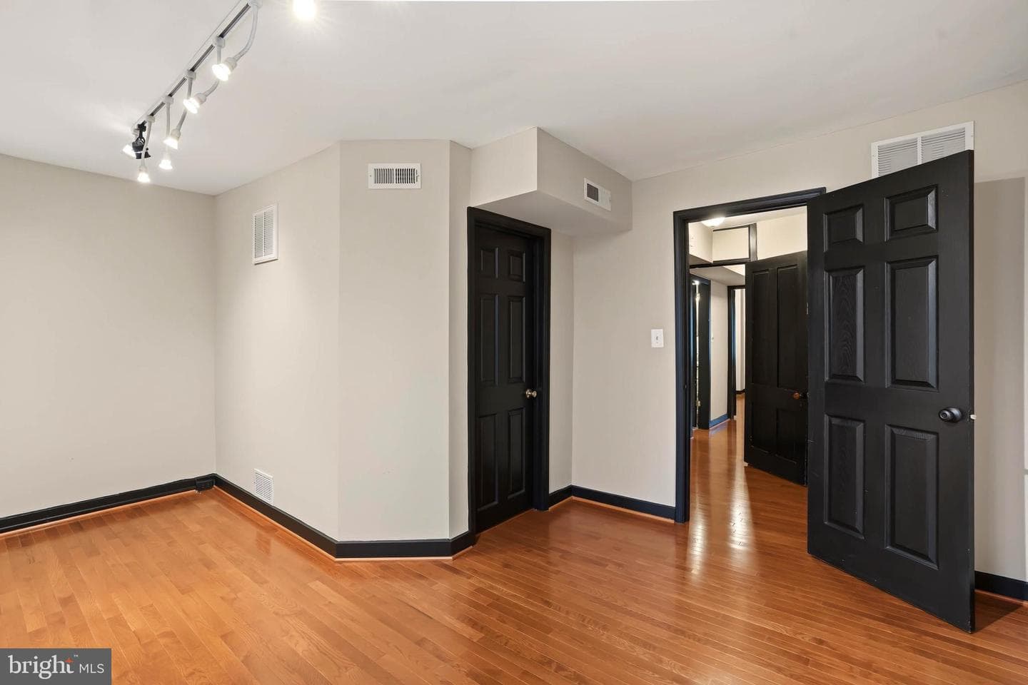 17 W Chase Street photo 10