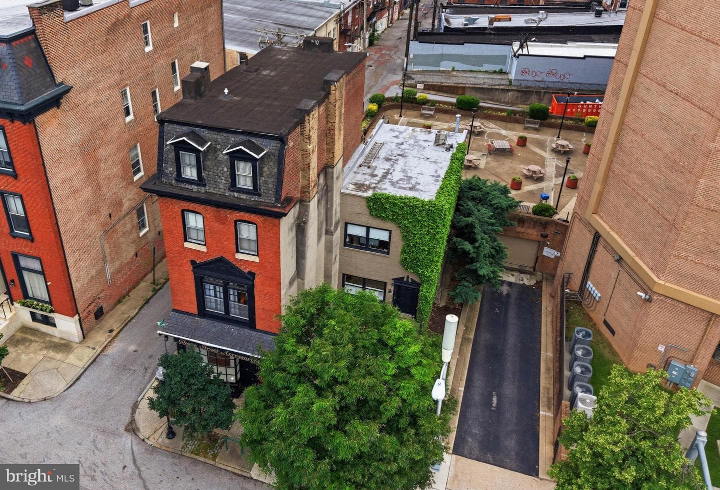17 W Chase Street photo 19