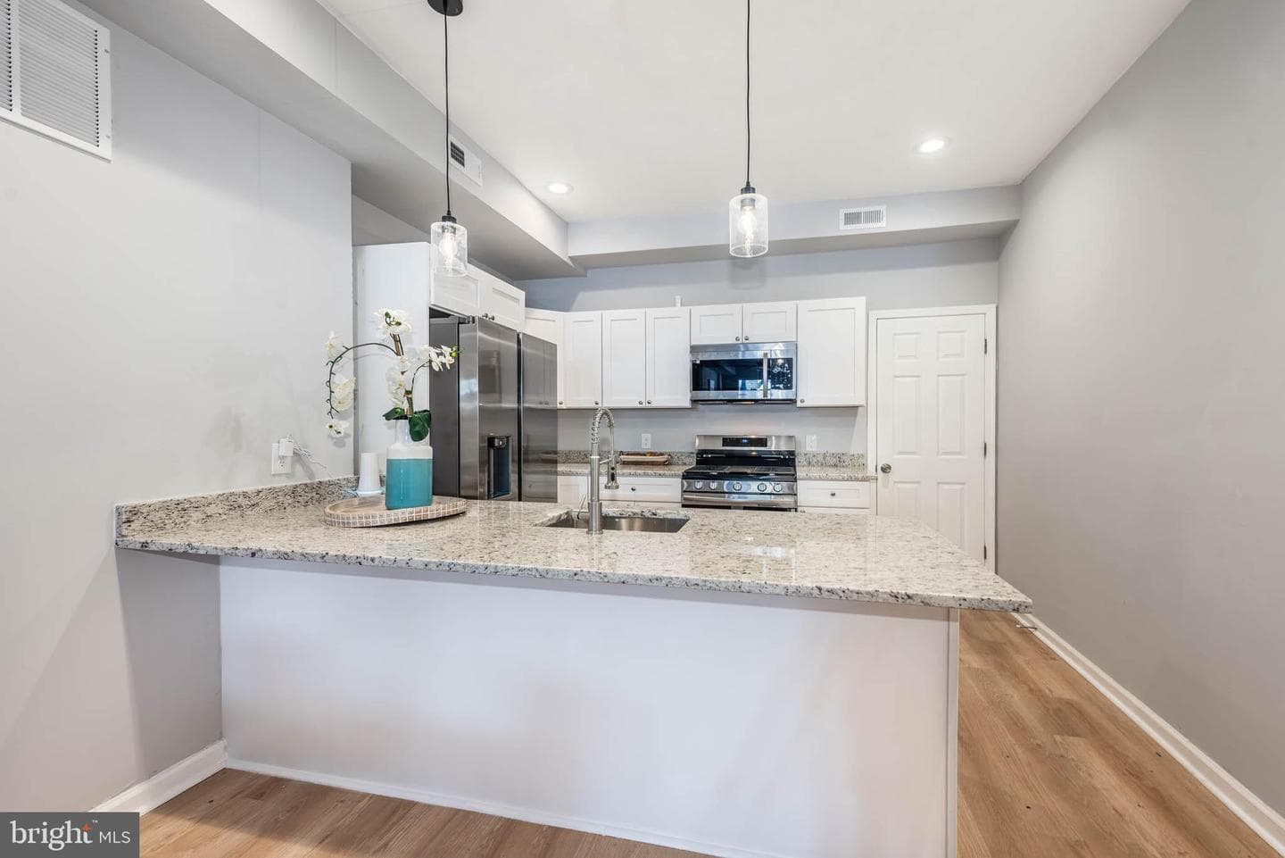 1807 E Lafayette Avenue photo 8