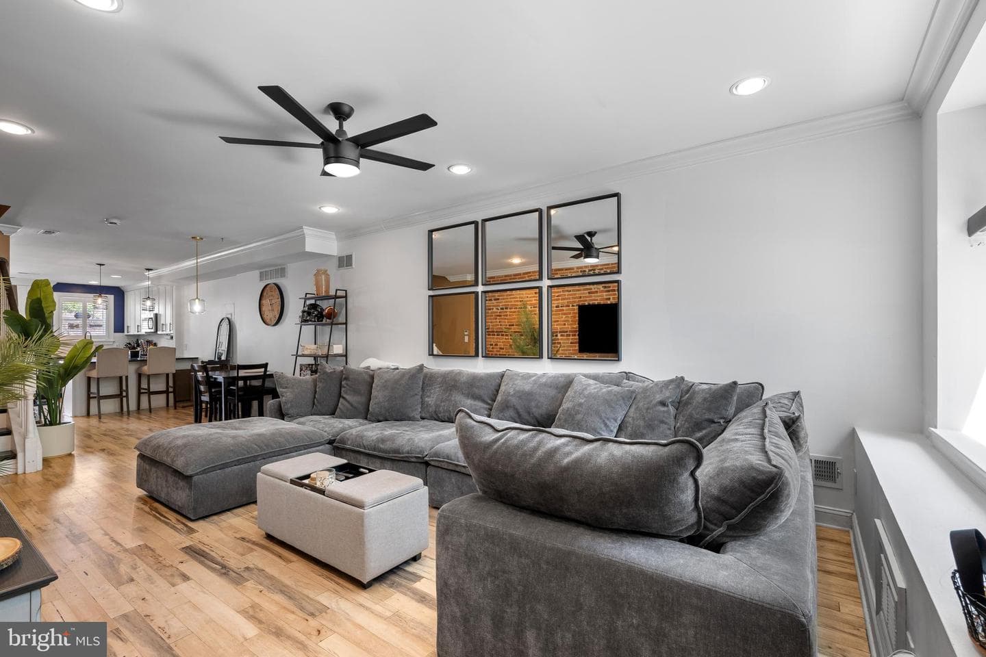 3032 Hudson Street photo 6