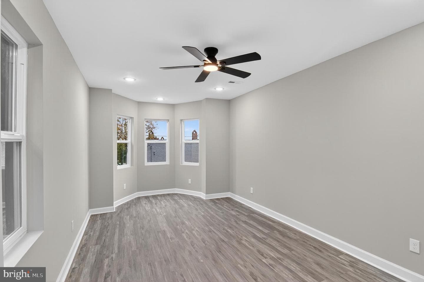 1707 N Broadway photo 17