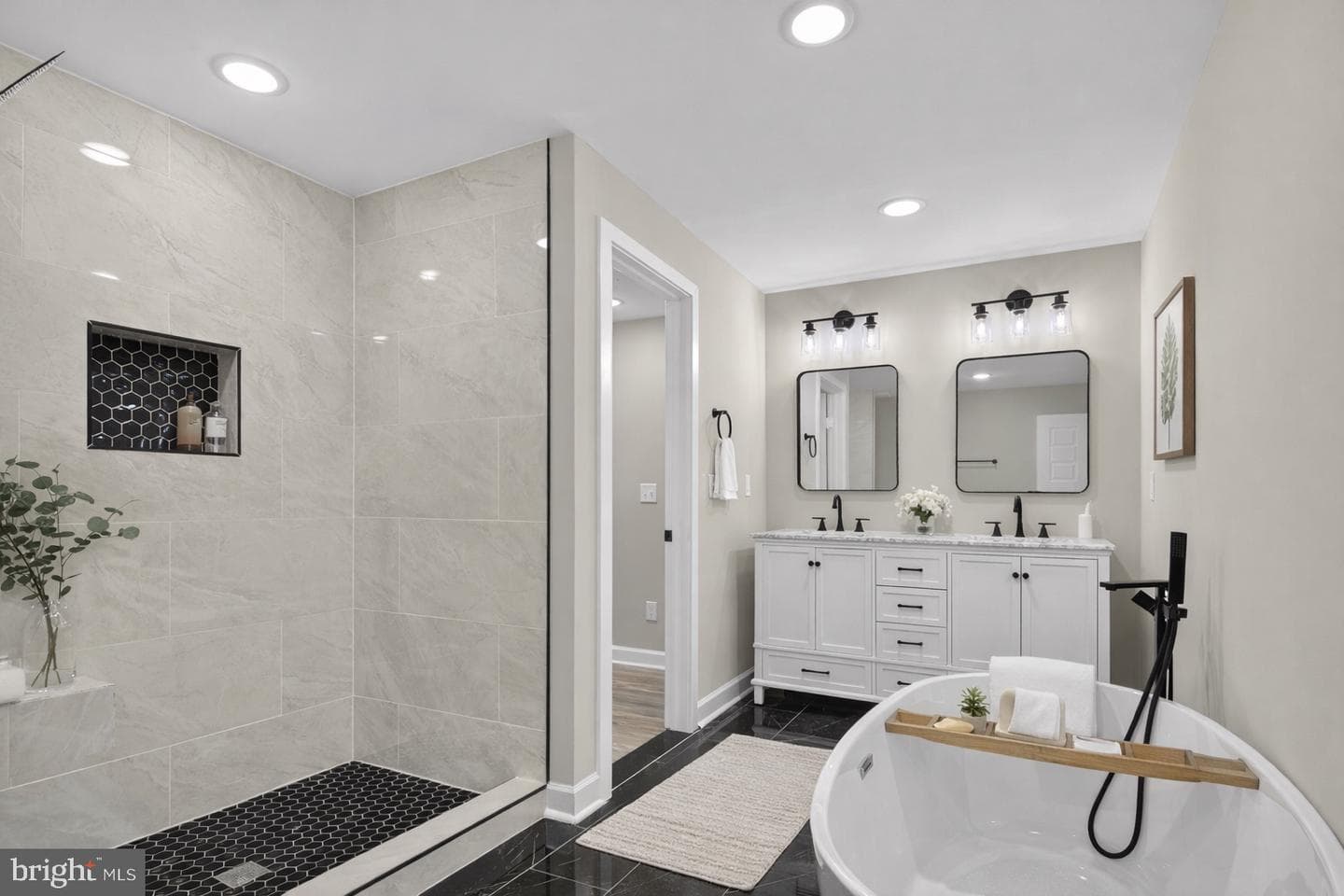 1707 N Broadway photo 23