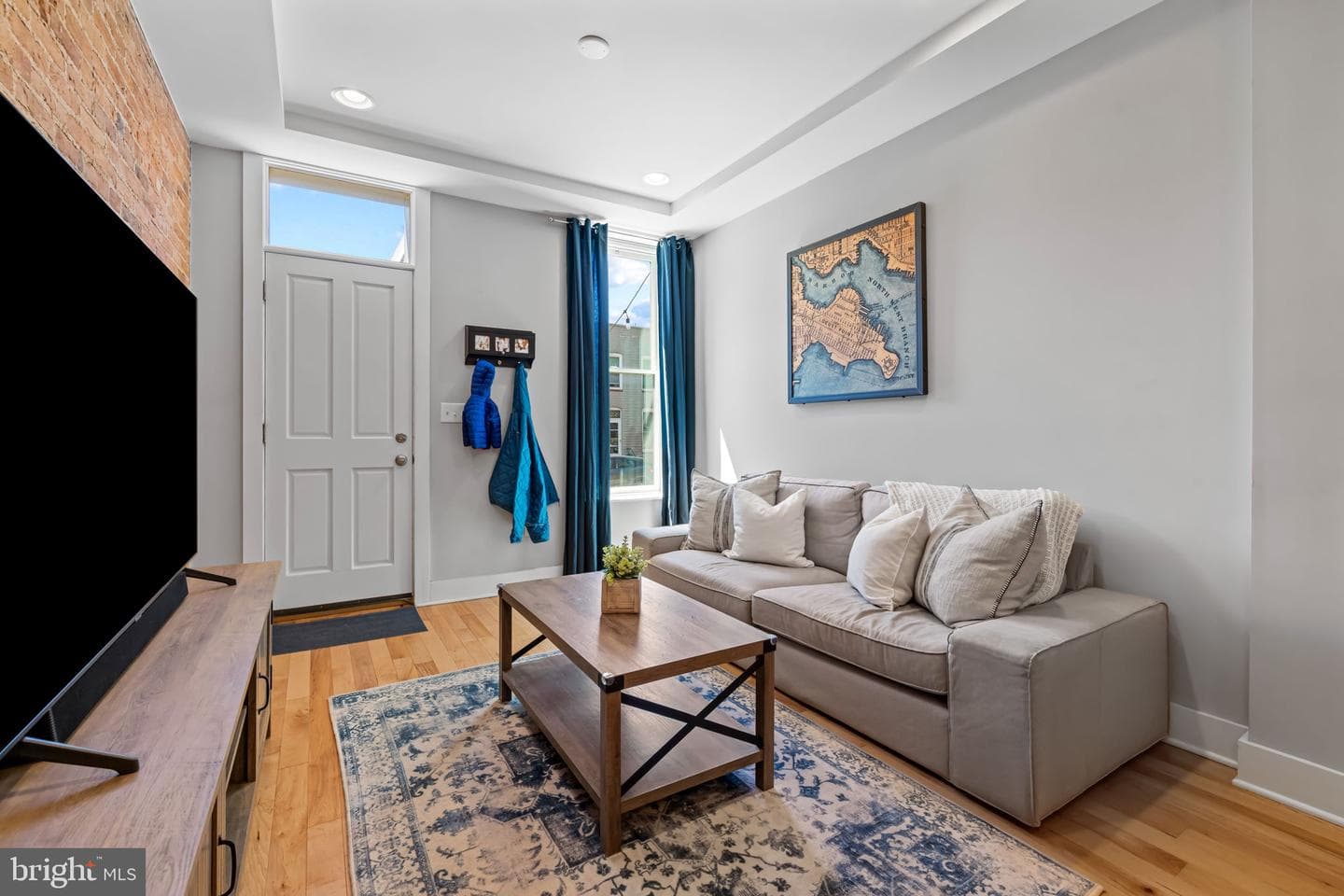 1461 Towson Street photo 4