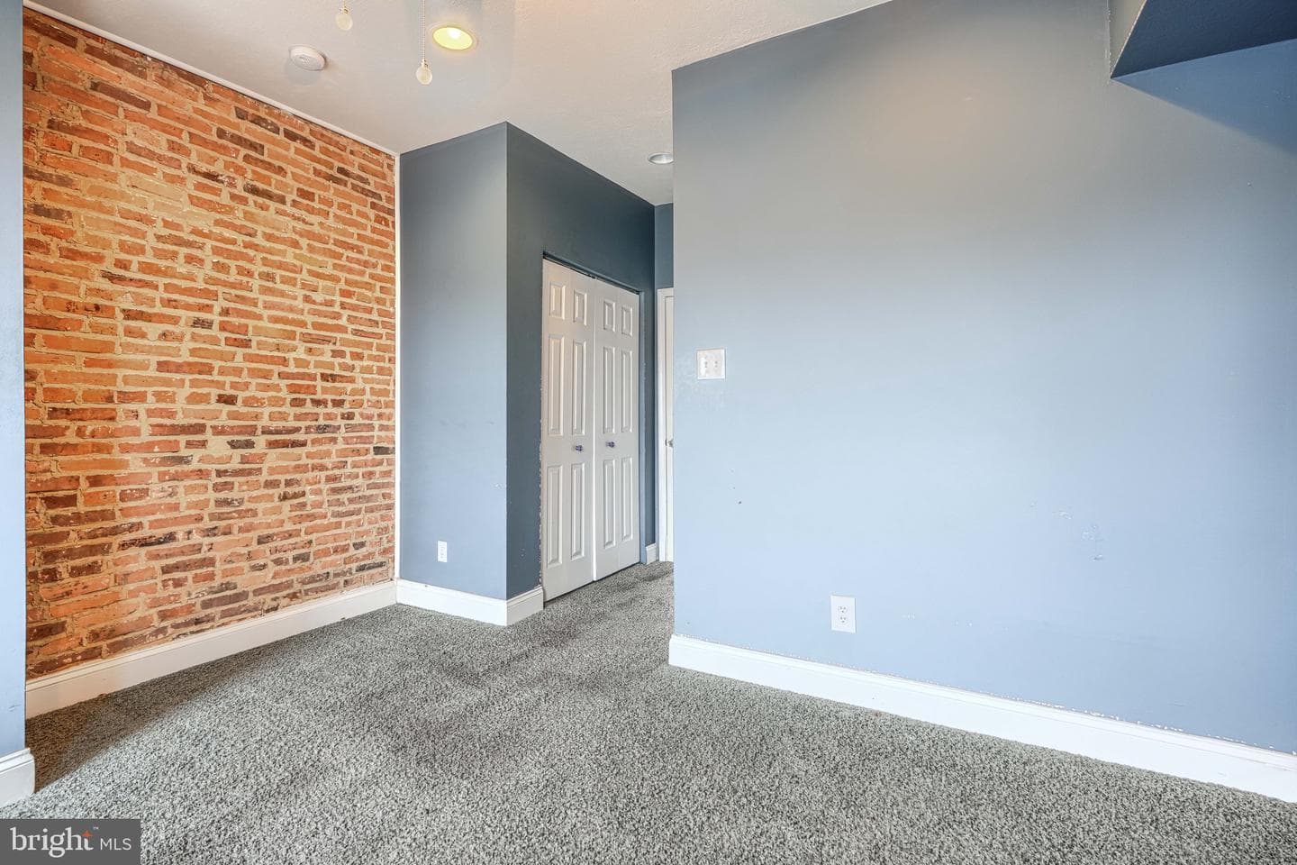 518 S Newkirk Street photo 26