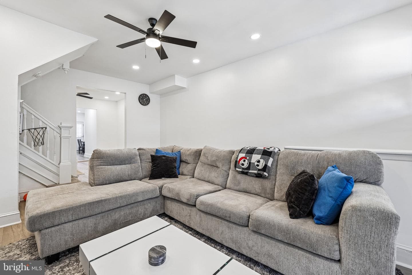 2837 Winchester Street photo 8