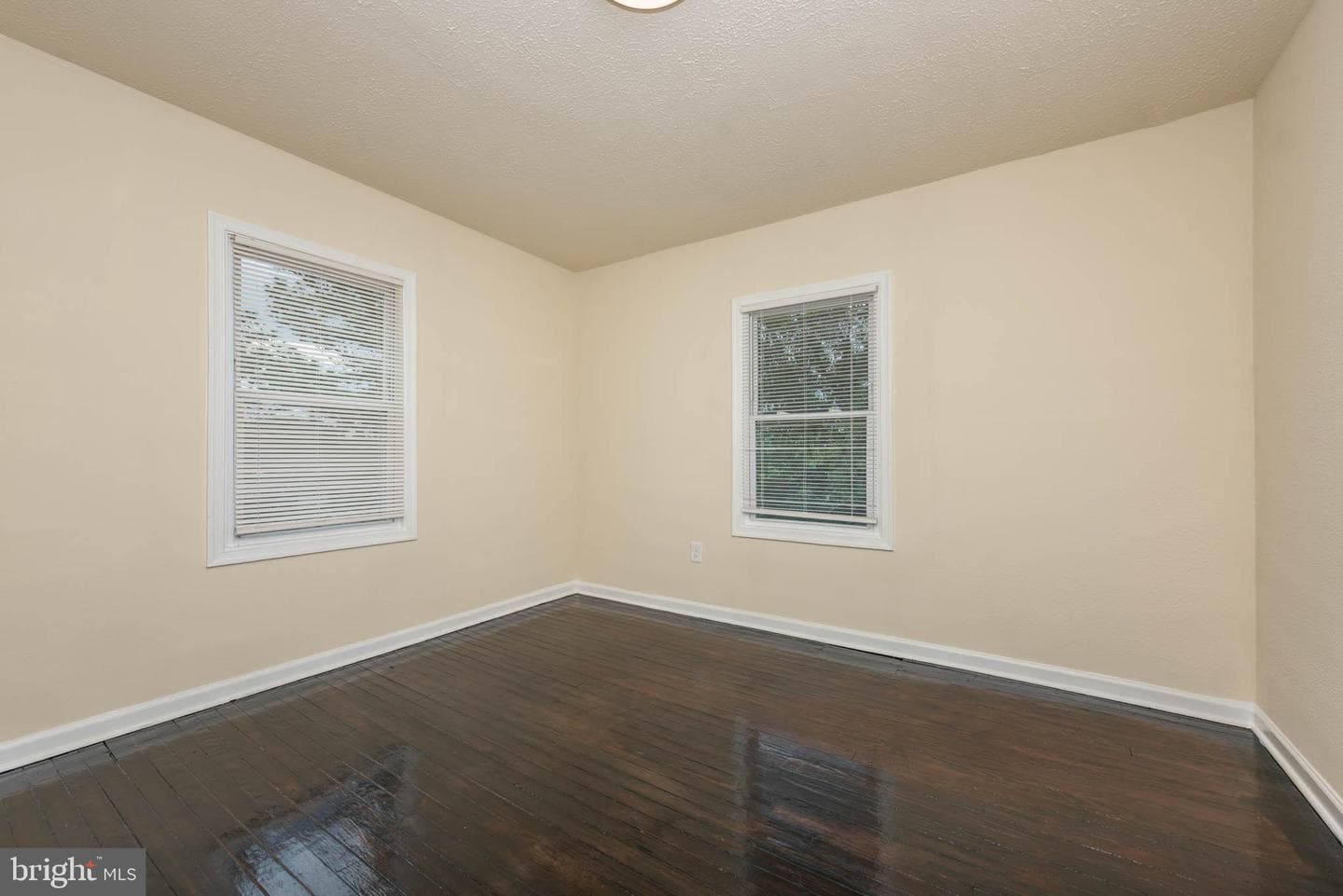 806 Pontiac Avenue photo 18