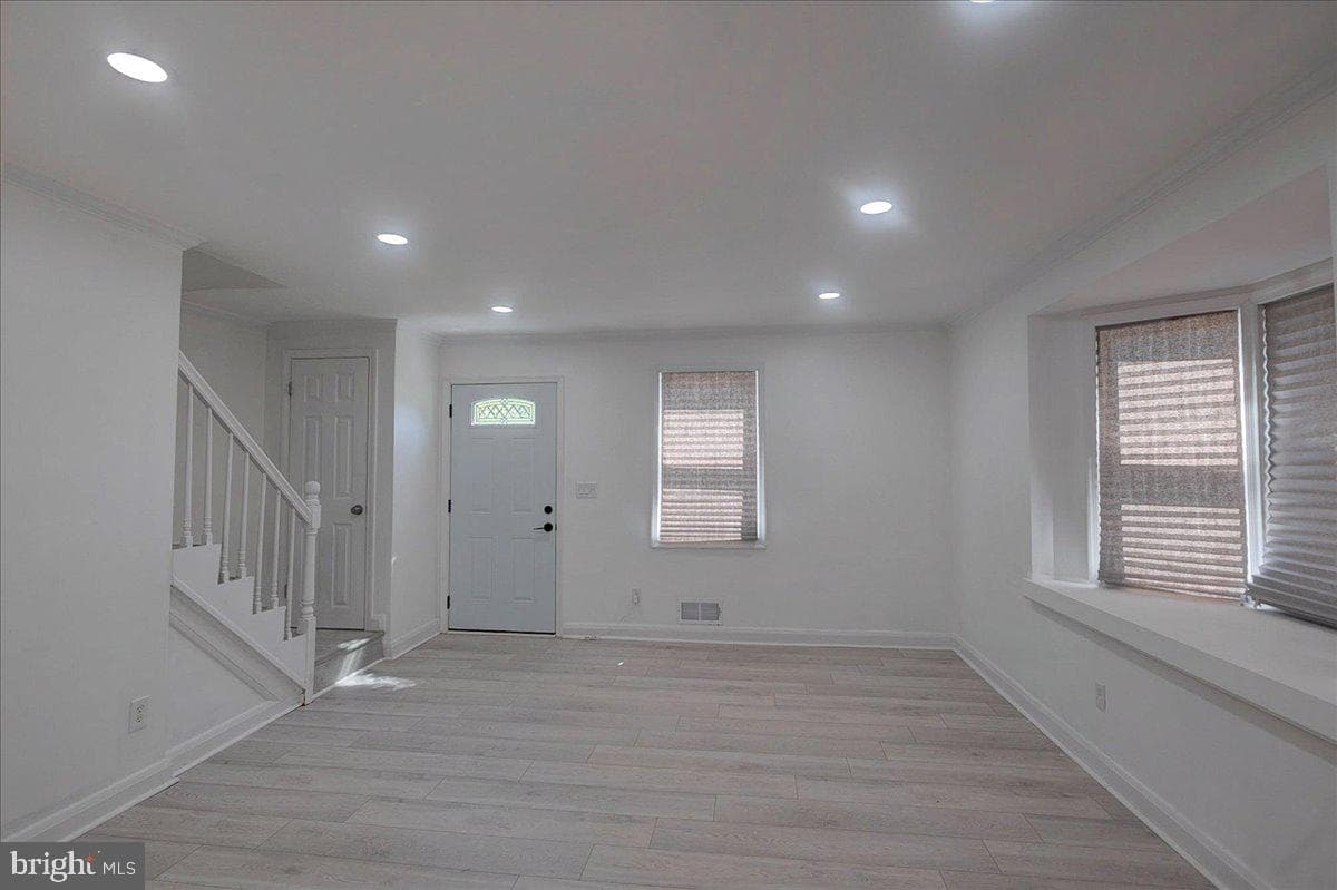 303 Charter Oak Avenue photo 3