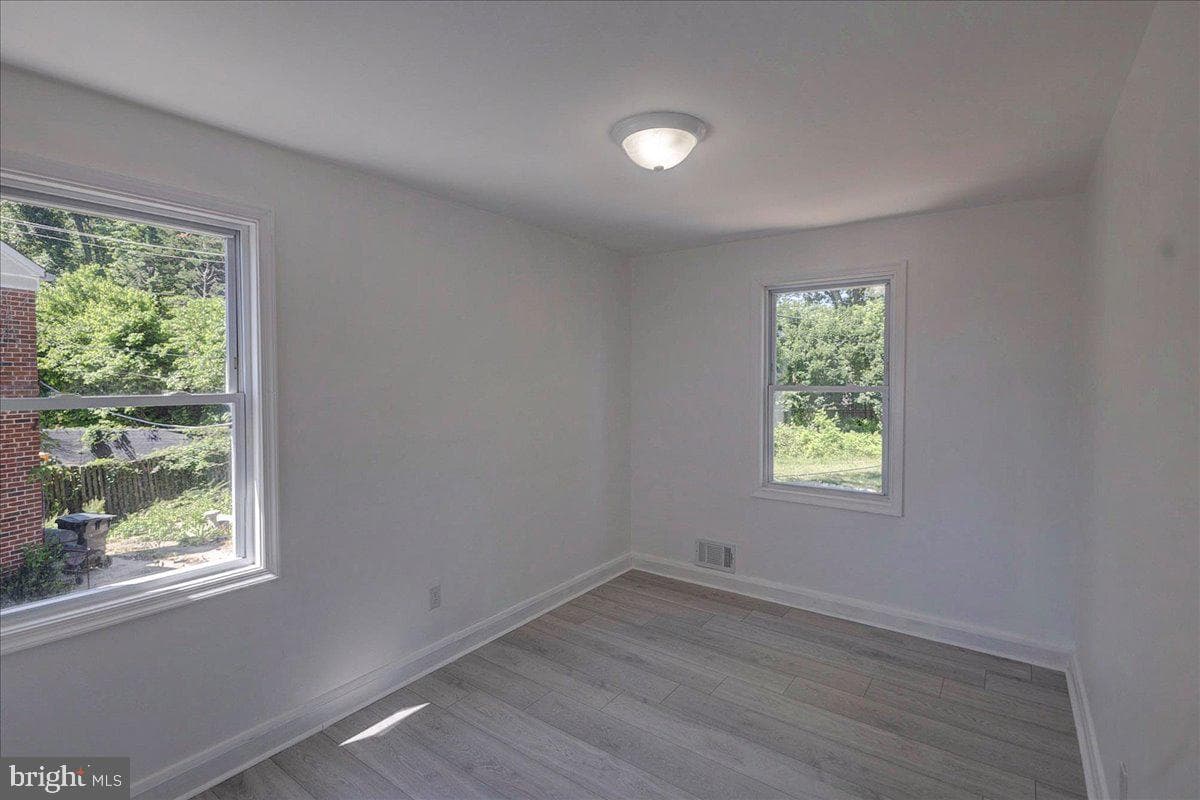 303 Charter Oak Avenue photo 9