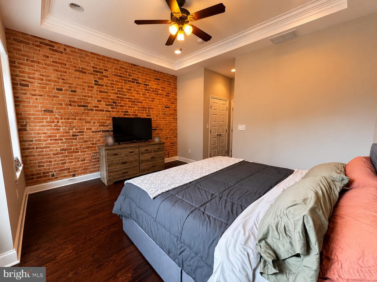 214 S Highland Avenue photo 8