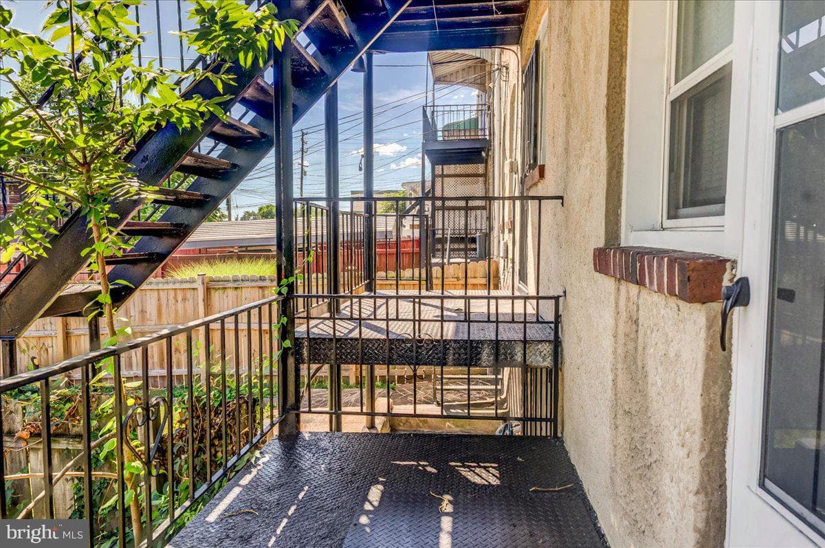 1071 Wilmington Avenue photo 22
