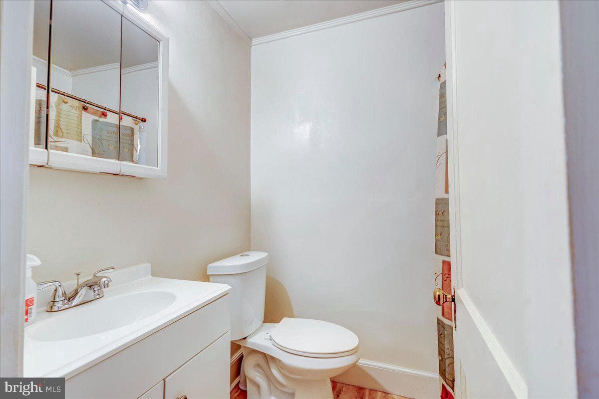 1071 Wilmington Avenue photo 6