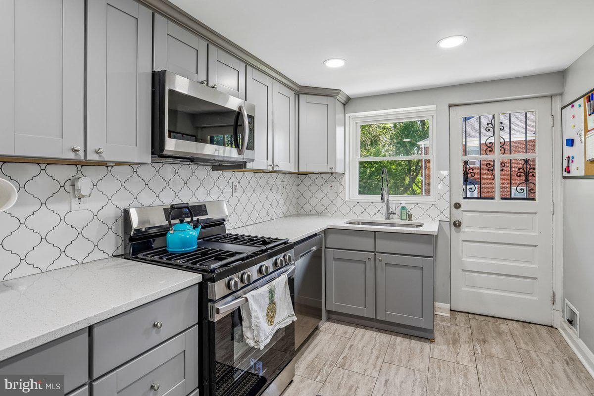 4818 Lindsay Road photo 9