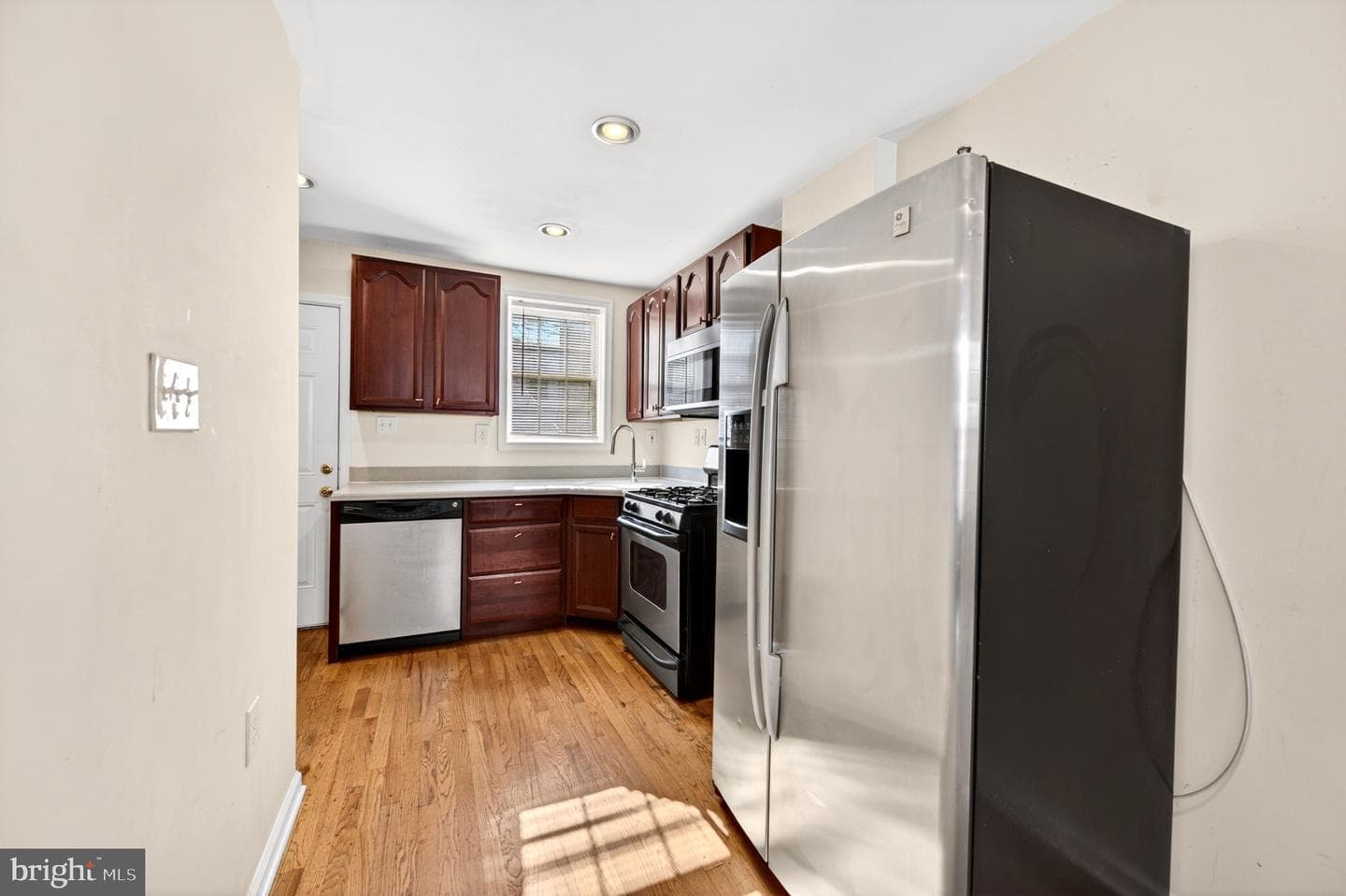 624 Wyeth Street photo 9