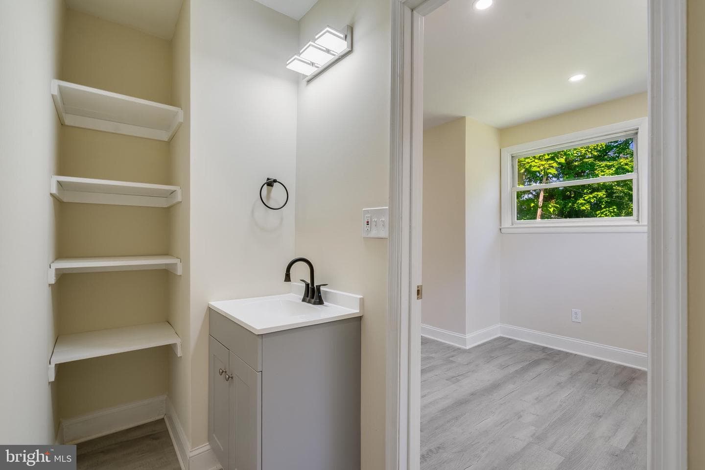 5412 Biddison Avenue photo 9
