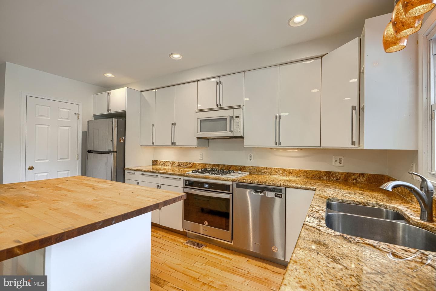 209 Scott Street photo 6