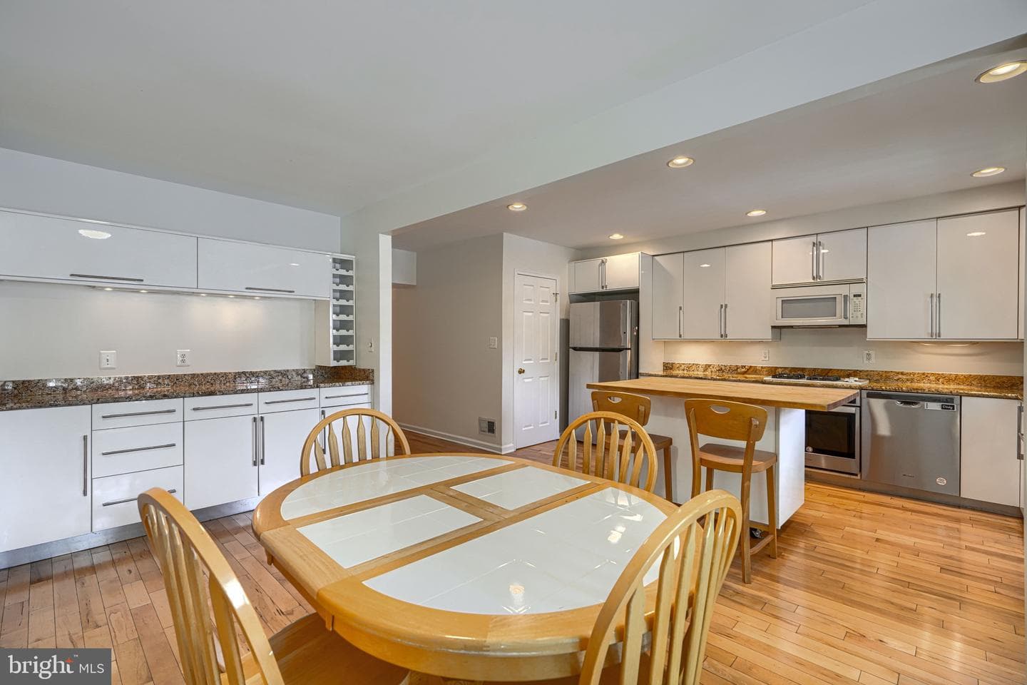 209 Scott Street photo 9