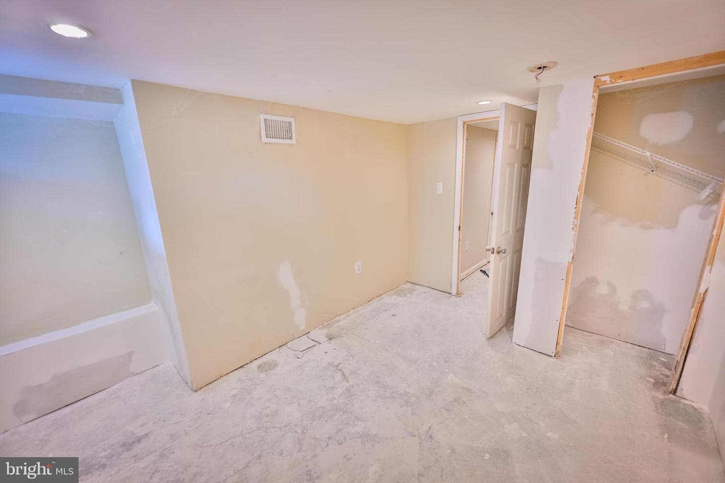 422 N Collington Avenue photo 23