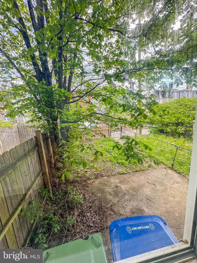 2556 W Fairmount Avenue photo 9