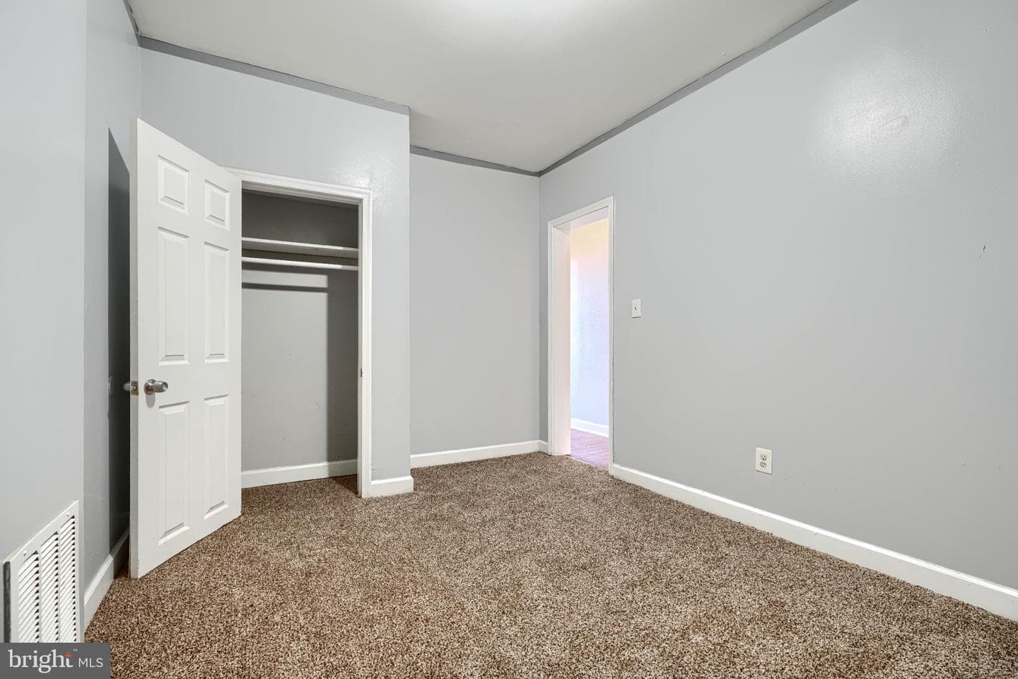 702 Kenwood Avenue photo 20