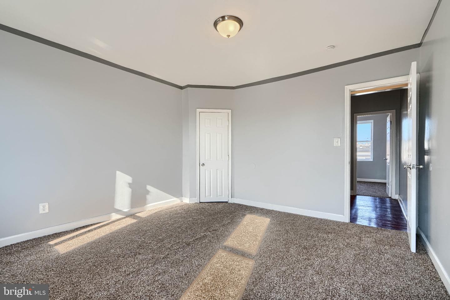702 Kenwood Avenue photo 28