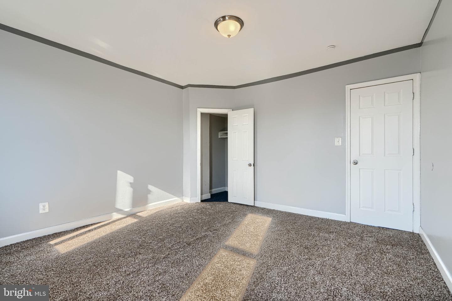 702 Kenwood Avenue photo 29