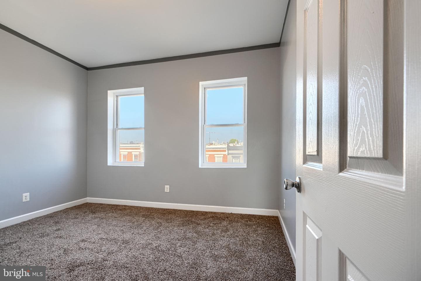 702 Kenwood Avenue photo 30