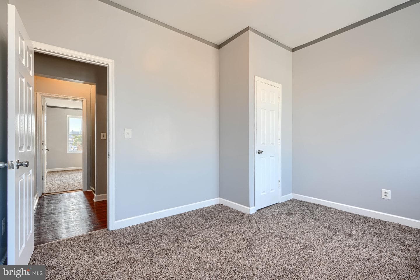 702 Kenwood Avenue photo 32