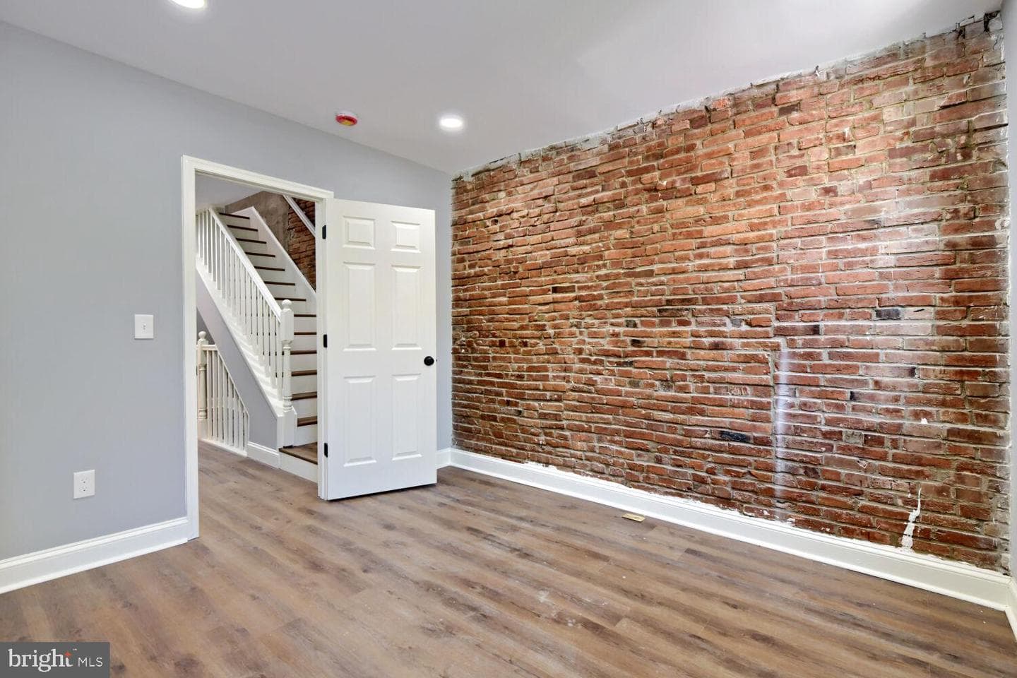 1245 W Lombard Street photo 15