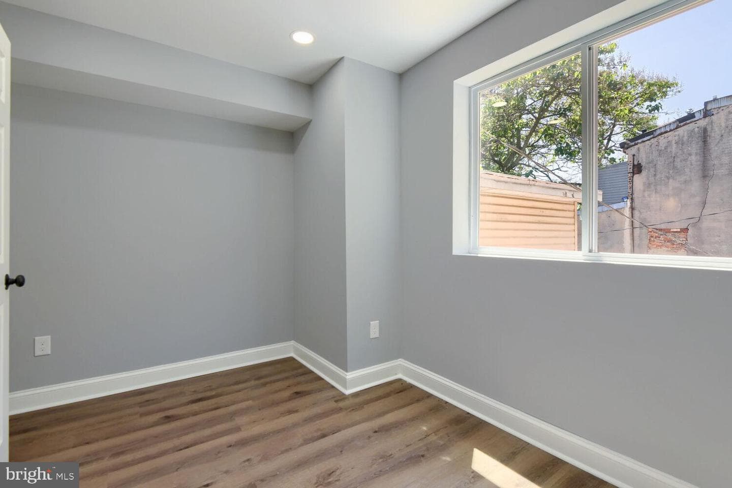 1245 W Lombard Street photo 19