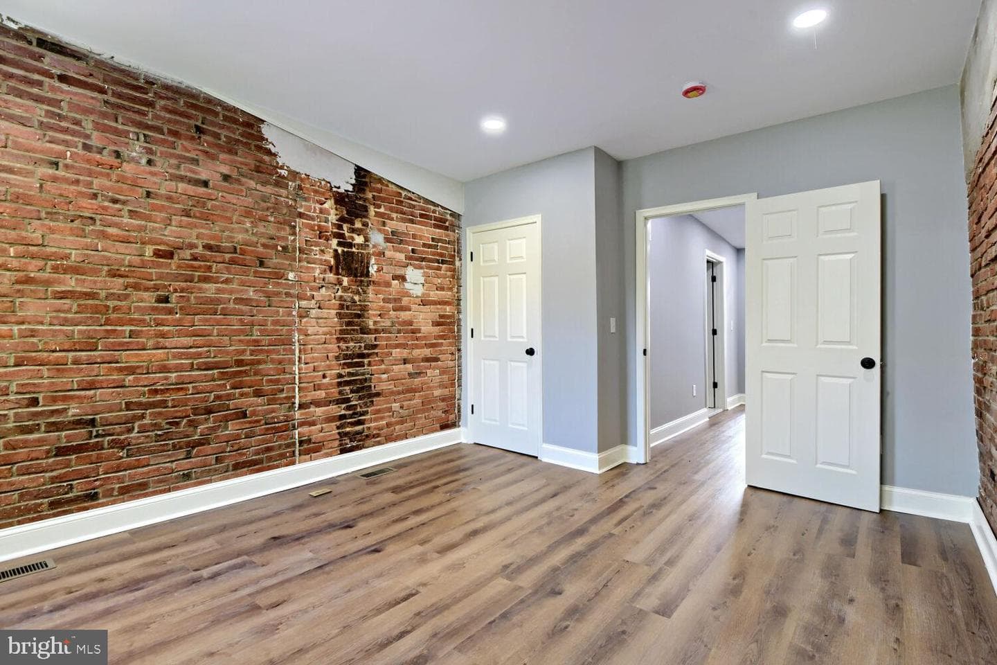 1245 W Lombard Street photo 21